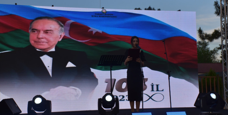 İmişlidə Ümummilli Lider Heydər Əliyevin anadan olmasının 103-cü ildönümünə həsr olunmuş konsert proqramı keçirilib